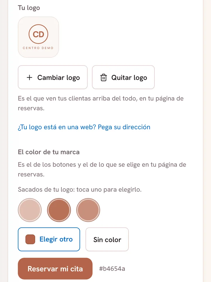 Ajuste «Tu marca» de la app: el logo del centro, tres colores sacados del logo y el botón «Reservar mi cita» con el color elegido