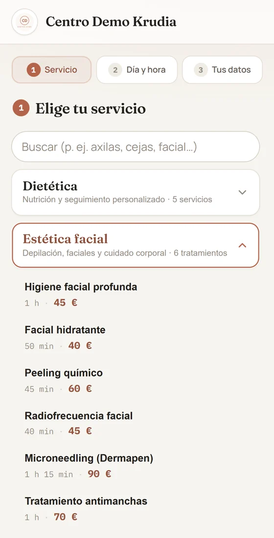 Página de reservas del centro en el móvil: pasos Servicio, Día y hora y Tus datos, y la lista de tratamientos con su duración y su precio